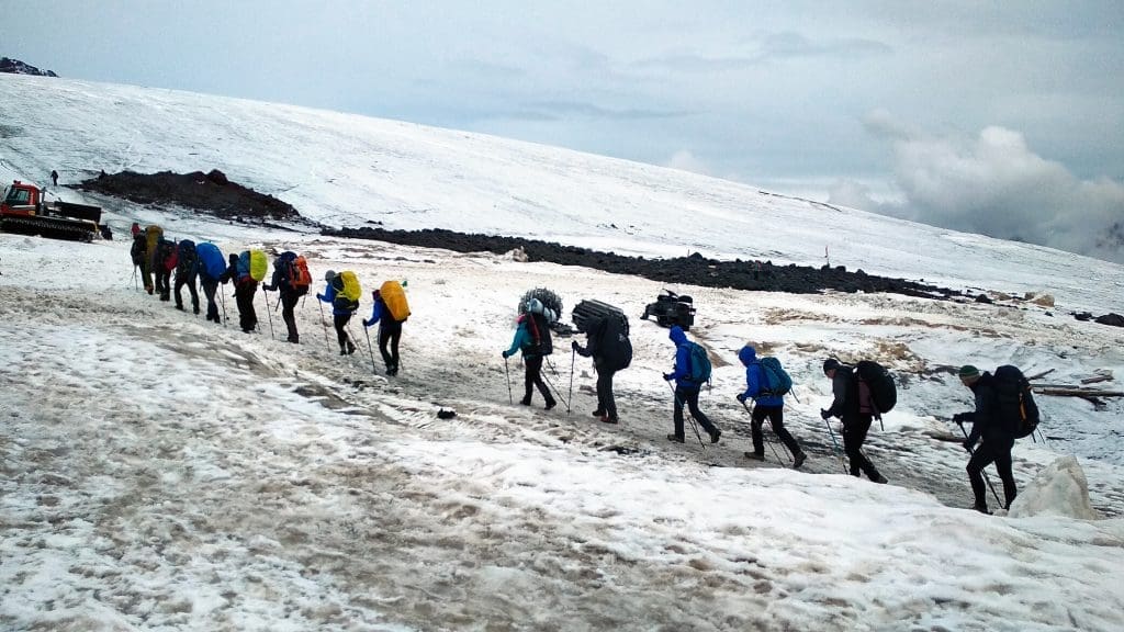 climbing mount everst